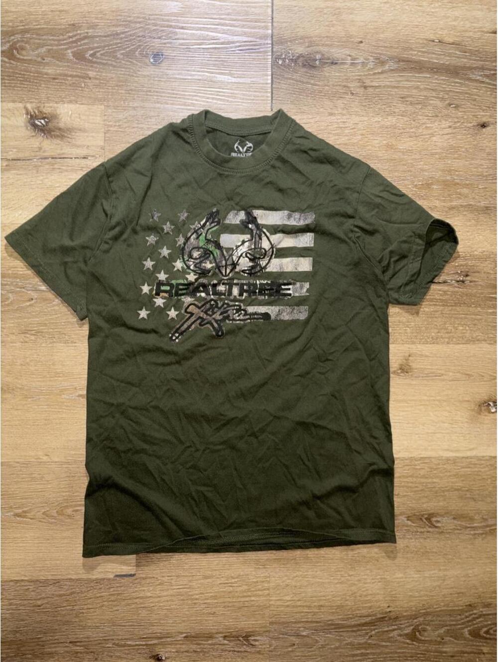 Realtree American Flag Deer Graphic Tee Men’s Medium
